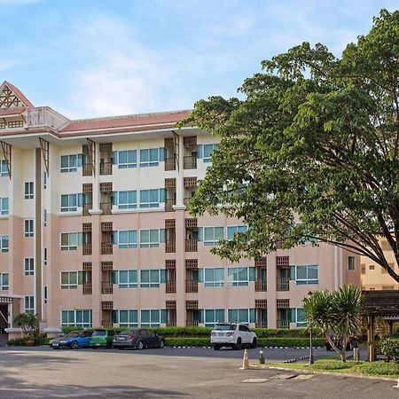 C-House & Residence Hotel Amata City Pluak Daeng Bagian luar foto