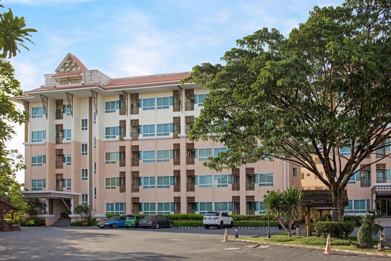 C-House & Residence Hotel Amata City Pluak Daeng Bagian luar foto